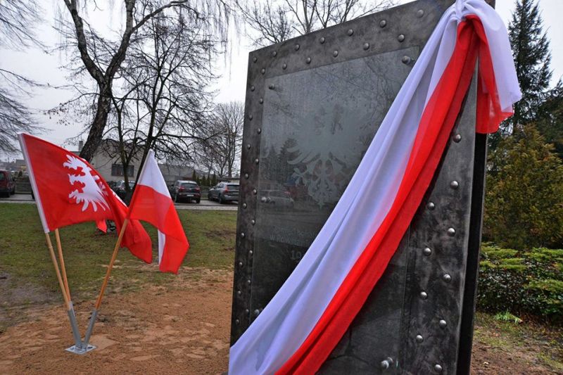 Pomnik upamiętniający bohater&oacute;w