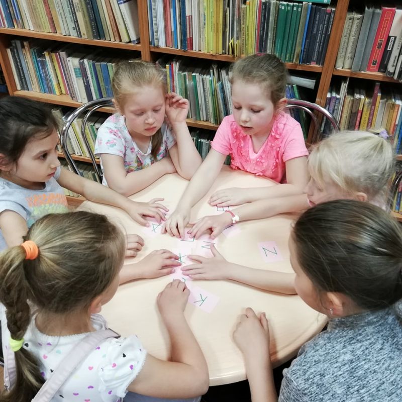 Międzynarodowy Dzień Książki dla Dzieci w bibliotece w Wysocku Wielkim