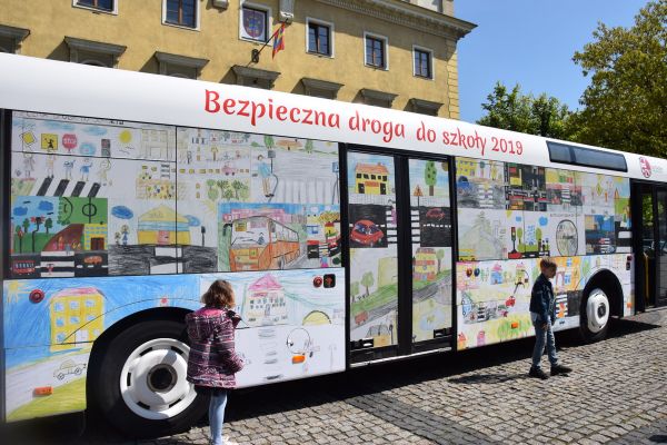 Dzieci z gminy Ostrów Wielkopolski nagrodzone w konkursie &quot;Bezpieczna droga do szkoły&quot;