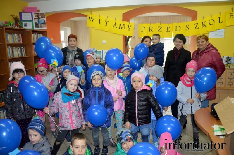 Przedszkolaki z Biniewa wśr&oacute;d książek