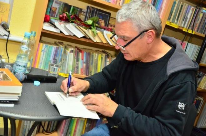 Andrzej Stasiuk w bibliotece